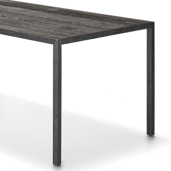 MDF Italia TENSE MATERIAL Tisch in Holz karbonisiert